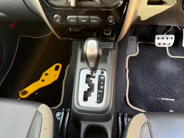 ジムニー ランドベンチャー　４ＷＤ　リフトアップ車　社外バンパー　社外ステップ　キーレスエントリー　電動格納ミラー　ドライブシートヒター　社外グリル　スキットプレート（16枚目）