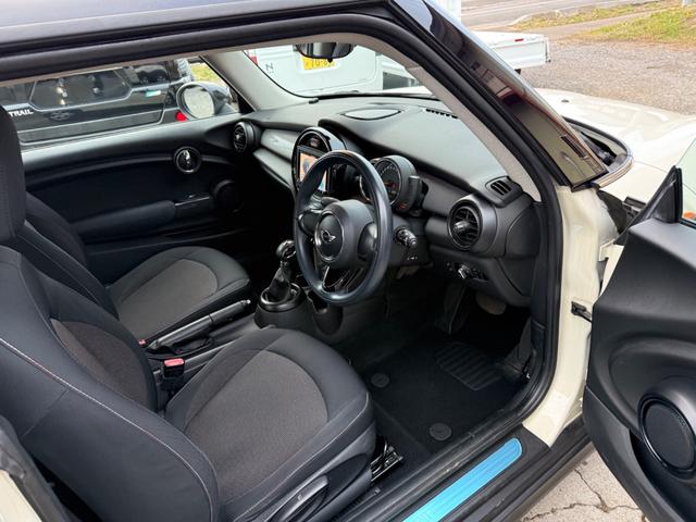 MINI クーパー SDナビフルセグテレビバックカメラ付き(13枚目)