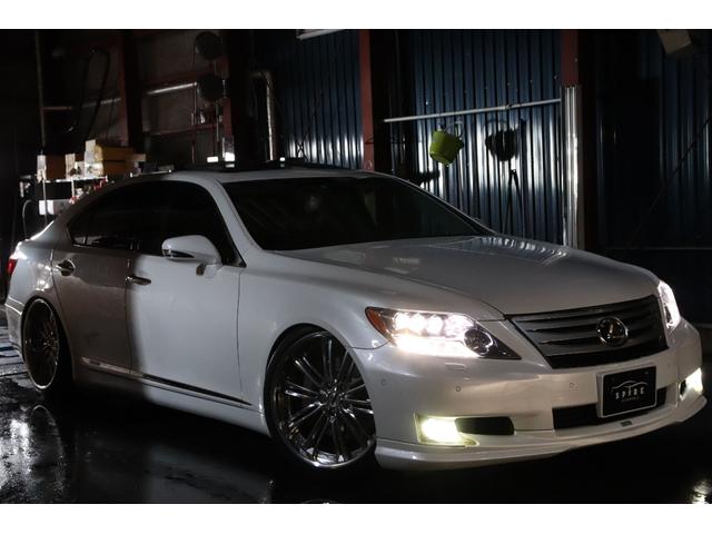 LS600hバージョンSIパッケージ4WDクレンツェ21AW 社外サスコン HDDナビ CD DVDチェンジャー フルセグTV バックカメラ スマートキー ETC USB ミュージックサーバー ブルートゥース パワートランク エアシート ステアリングヒーター(3枚目)