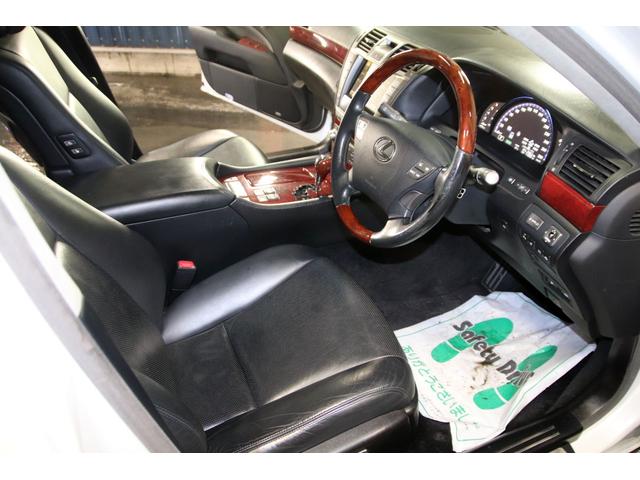 LS600hバージョンSIパッケージ4WDクレンツェ21AW 社外サスコン HDDナビ CD DVDチェンジャー フルセグTV バックカメラ スマートキー ETC USB ミュージックサーバー ブルートゥース パワートランク エアシート ステアリングヒーター(13枚目)