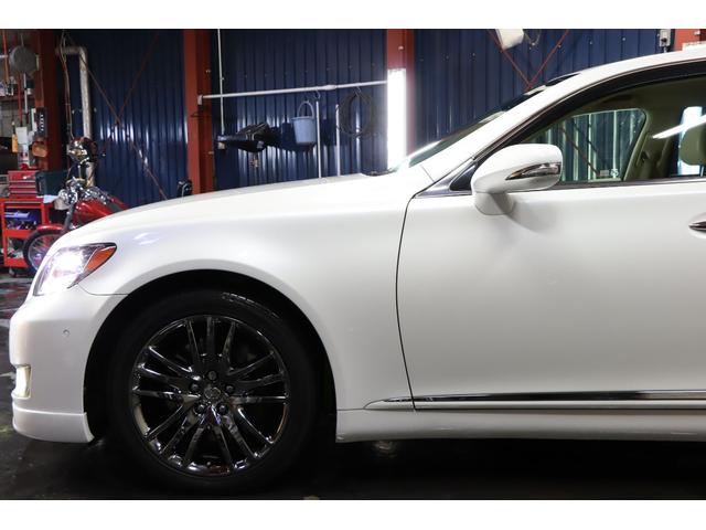 LS600hバージョンSIパッケージ4WDxエアロx19AW メーカーHDDナビ/6連DVDチェンジャー/フルセグTV/バックモニター/ミュージックサーバー/スマートキー/ビルトインETC/ブルートゥース/ミラーヒーター/タイミングチェーン/フルリアサンシェード(29枚目)