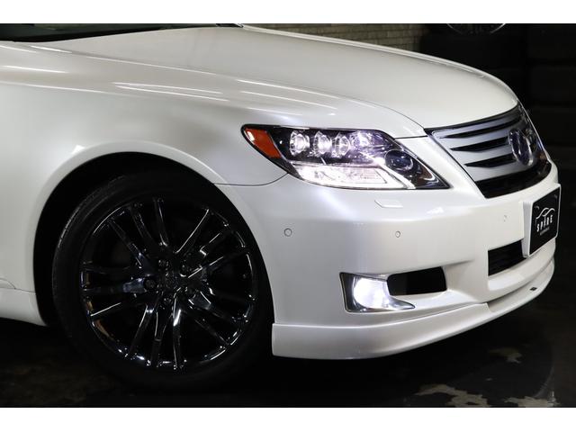 LS600hバージョンSIパッケージ4WDxエアロx19AW メーカーHDDナビ/6連DVDチェンジャー/フルセグTV/バックモニター/ミュージックサーバー/スマートキー/ビルトインETC/ブルートゥース/ミラーヒーター/タイミングチェーン/フルリアサンシェード(42枚目)