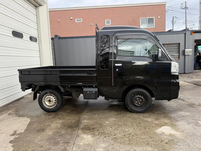 ハイゼットトラック ジャンボ 3方開・4WD・社外ナビ・フルセグTV・ETC・キーレス・夏&冬タイヤ(4枚目)