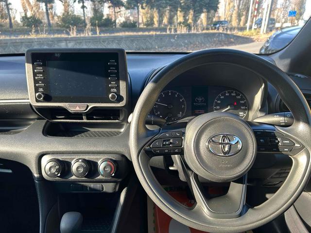 ヤリス Ｘ　４ＷＤ　オートクルーズコントロール　レーンアシスト　衝突被害軽減システム　オートマチックハイビーム　オートライト　スマートキー　ＣＶＴ　盗難防止システム　衝突安全ボディ　ＡＢＳ　ＥＳＣ　ＵＳＢ（12枚目）