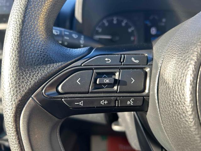 ヤリス Ｘ　４ＷＤ　オートクルーズコントロール　レーンアシスト　衝突被害軽減システム　オートマチックハイビーム　オートライト　スマートキー　ＣＶＴ　盗難防止システム　衝突安全ボディ　ＡＢＳ　ＥＳＣ　ＵＳＢ（13枚目）