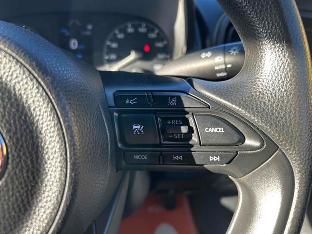 ヤリス Ｘ　４ＷＤ　オートクルーズコントロール　レーンアシスト　衝突被害軽減システム　オートマチックハイビーム　オートライト　スマートキー　ＣＶＴ　盗難防止システム　衝突安全ボディ　ＡＢＳ　ＥＳＣ　ＵＳＢ（14枚目）