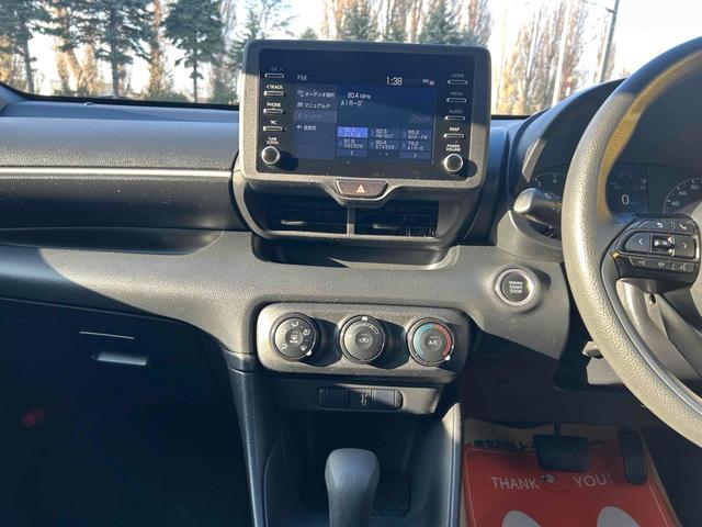 ヤリス Ｘ　４ＷＤ　オートクルーズコントロール　レーンアシスト　衝突被害軽減システム　オートマチックハイビーム　オートライト　スマートキー　ＣＶＴ　盗難防止システム　衝突安全ボディ　ＡＢＳ　ＥＳＣ　ＵＳＢ（16枚目）