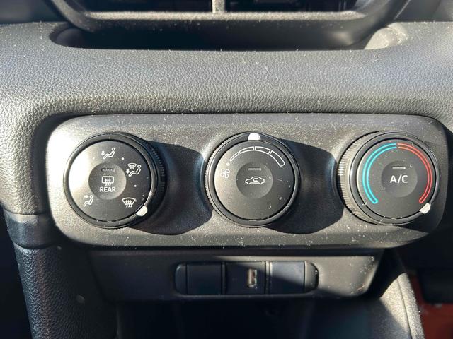 ヤリス Ｘ　４ＷＤ　オートクルーズコントロール　レーンアシスト　衝突被害軽減システム　オートマチックハイビーム　オートライト　スマートキー　ＣＶＴ　盗難防止システム　衝突安全ボディ　ＡＢＳ　ＥＳＣ　ＵＳＢ（18枚目）