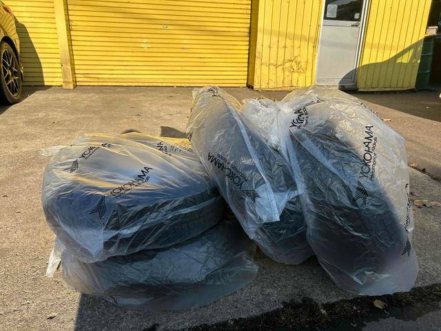 ヤリス Ｘ　４ＷＤ　オートクルーズコントロール　レーンアシスト　衝突被害軽減システム　オートマチックハイビーム　オートライト　スマートキー　ＣＶＴ　盗難防止システム　衝突安全ボディ　ＡＢＳ　ＥＳＣ　ＵＳＢ（27枚目）