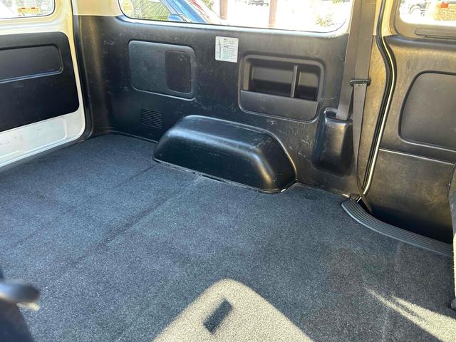 ハイエースバン スーパーGL ダークプライム 4WD ETC バックカメラ ナビ TV 両側スライドドア オートライト スマートキー AT CD ミュージックプレイヤー接続可 Bluetooth ABS エアコン パワーウィンドウ(34枚目)