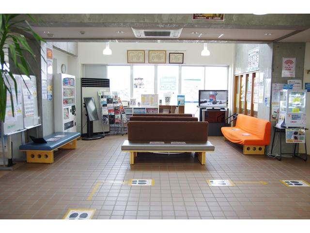 T 3ヶ月3000km保証 4WD 衝突被害軽減ブレーキ クルーズコントロール 盗難防止装置 ディスチャージドランプ フロントフォグランプ アルミホイール ベンチシート シートヒーター 横滑り防止装置(37枚目)