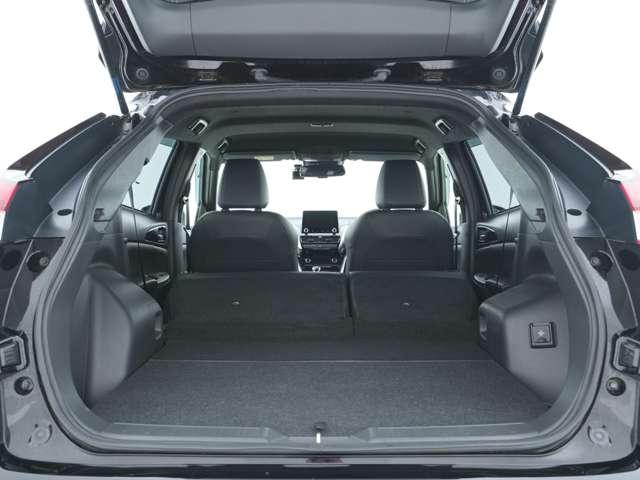 エクリプスクロスＰＨＥＶ Ｐ　テールゲートスポイラー　ドライブレコーダー　ＥＴＣ　スマホ連携８インチナビ　マルチアラウンドモニター　夏冬タイヤセット付　トノカバー　１５００Ｗ給電（11枚目）