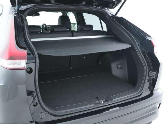 エクリプスクロスＰＨＥＶ Ｐ　テールゲートスポイラー　ドライブレコーダー　ＥＴＣ　スマホ連携８インチナビ　マルチアラウンドモニター　夏冬タイヤセット付　トノカバー　１５００Ｗ給電（20枚目）