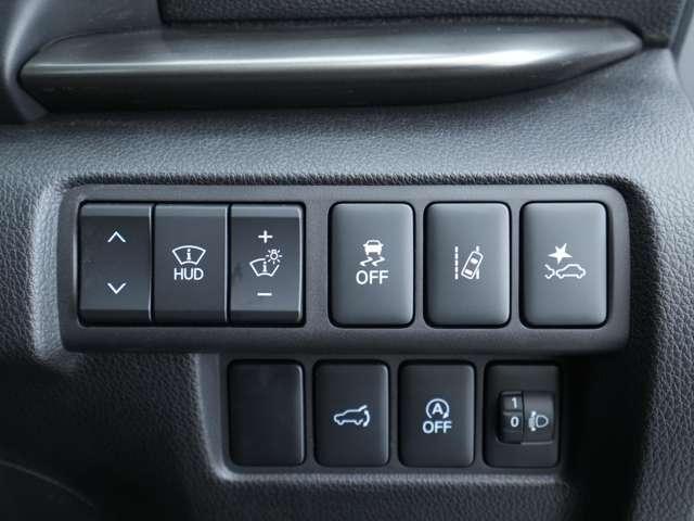 エクリプスクロス ブラックエディション マルチアラウンドモニター 純正ブラックアルミ 純正8インチスマホ連携ナビ 電動サンルーフ&ルーフレール ヘッドアップディスプレイ(12枚目)