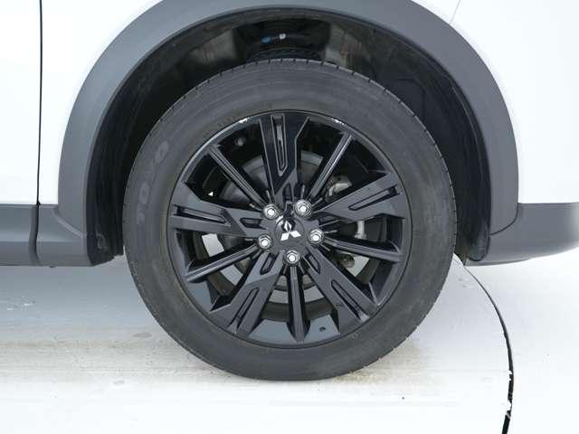 エクリプスクロス ブラックエディション マルチアラウンドモニター 純正ブラックアルミ 純正8インチスマホ連携ナビ 電動サンルーフ&ルーフレール ヘッドアップディスプレイ(18枚目)