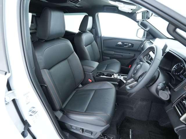 トライトン ＧＳＲ　純正スマホ連携ナビ　マルチアラウンドモニター　ルーフレール　マイパイロット　電動シート　シートヒーター　ドアハンドルプロテクター（6枚目）