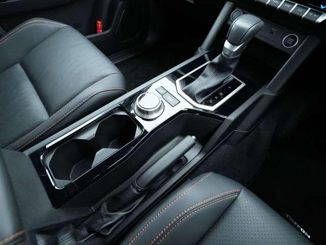 トライトン ＧＳＲ　純正スマホ連携ナビ　マルチアラウンドモニター　ルーフレール　マイパイロット　電動シート　シートヒーター　ドアハンドルプロテクター（15枚目）