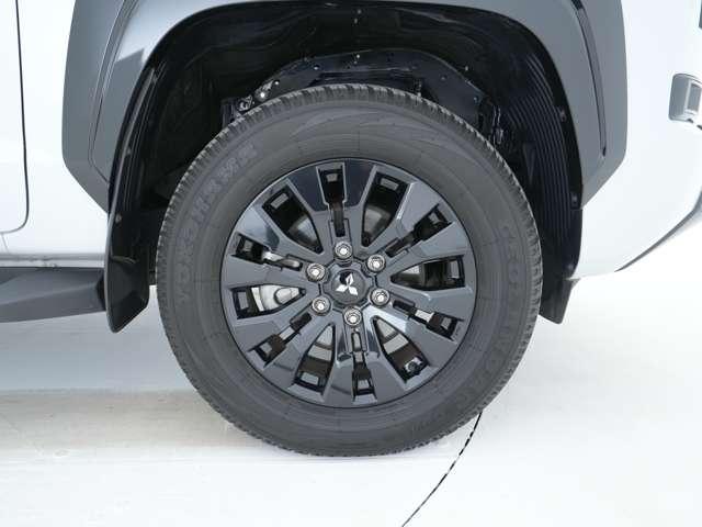 トライトン ＧＳＲ　純正スマホ連携ナビ　マルチアラウンドモニター　ルーフレール　マイパイロット　電動シート　シートヒーター　ドアハンドルプロテクター（18枚目）