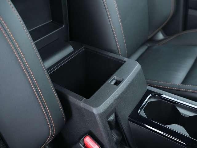 トライトン ＧＳＲ　純正スマホ連携ナビ　マルチアラウンドモニター　ルーフレール　マイパイロット　電動シート　シートヒーター　ドアハンドルプロテクター（31枚目）