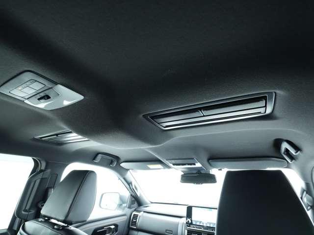 トライトン ＧＳＲ　純正スマホ連携ナビ　マルチアラウンドモニター　ルーフレール　マイパイロット　電動シート　シートヒーター　ドアハンドルプロテクター（33枚目）