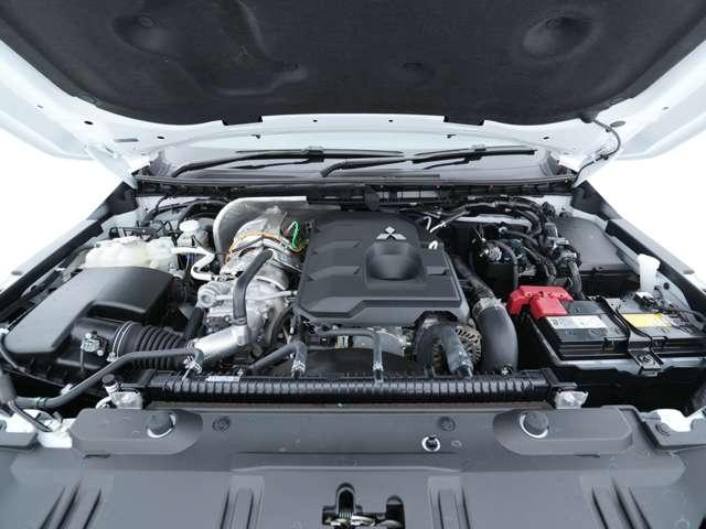 トライトン ＧＳＲ　純正スマホ連携ナビ　マルチアラウンドモニター　ルーフレール　マイパイロット　電動シート　シートヒーター　ドアハンドルプロテクター（36枚目）