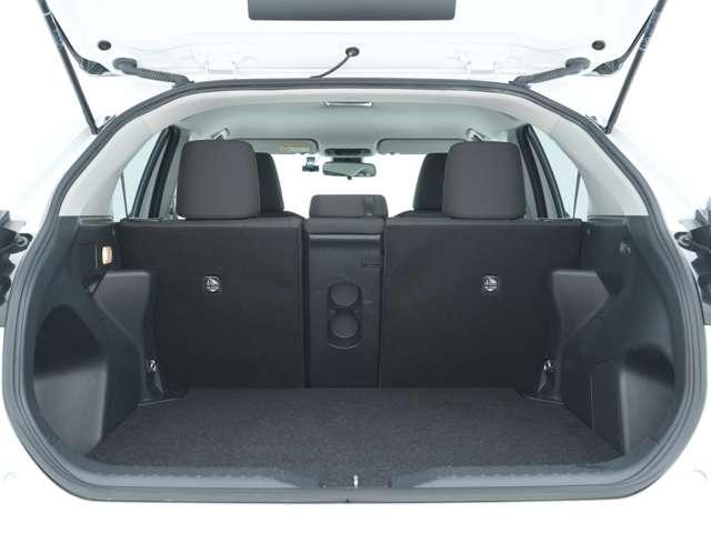 ヤリスクロス Ｇ　８インチナビ付ディスプレイオーディオ　全周囲カメ　４ＷＤ　ＥＴＣ　バックカメラ　アルミホイール　オートクルーズコントロール　寒冷地仕様　衝突防止システム　ＬＥＤヘッドランプ　クリアランスソナー（8枚目）