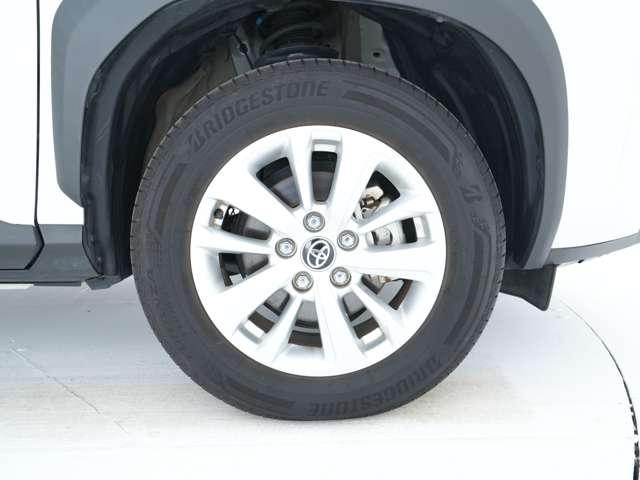 ヤリスクロス Ｇ　８インチナビ付ディスプレイオーディオ　全周囲カメ　４ＷＤ　ＥＴＣ　バックカメラ　アルミホイール　オートクルーズコントロール　寒冷地仕様　衝突防止システム　ＬＥＤヘッドランプ　クリアランスソナー（17枚目）