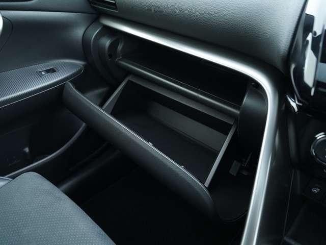 エクリプスクロス ブラックエディション 純正スマホ連携8インチナビ マルチアラウンドモニター 電動サンルーフ ルーフレール 電動リアゲート ヘッドアップディスプレイ ハーフレザーシート(13枚目)