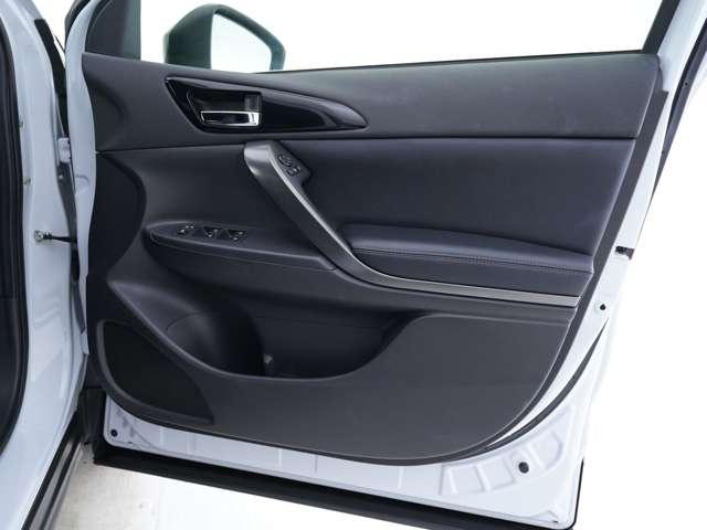 エクリプスクロス ブラックエディション 純正スマホ連携8インチナビ マルチアラウンドモニター 電動サンルーフ ルーフレール 電動リアゲート ヘッドアップディスプレイ ハーフレザーシート(28枚目)