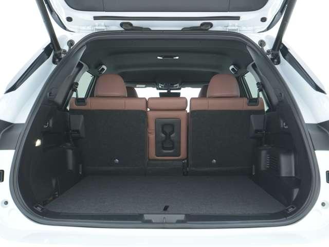 アウトランダーＰＨＥＶ Ｐエグゼクティブパッケージ　ＴＲＡＩＬパッケージ　フードデカール　エンジンフードエンブレム　フードガーニッシュ　大型テールゲートスポイラー　マッドフラップ　フロント・サイド・リヤ・フェンダー部プロテクター（15枚目）