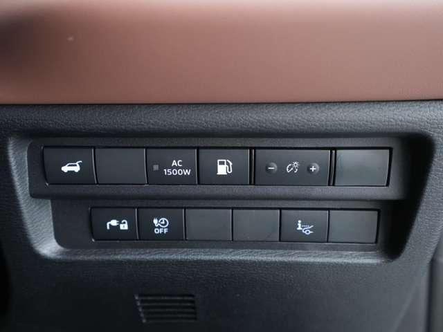 アウトランダーＰＨＥＶ Ｐエグゼクティブパッケージ　ＴＲＡＩＬパッケージ　フードデカール　エンジンフードエンブレム　フードガーニッシュ　大型テールゲートスポイラー　マッドフラップ　フロント・サイド・リヤ・フェンダー部プロテクター（33枚目）