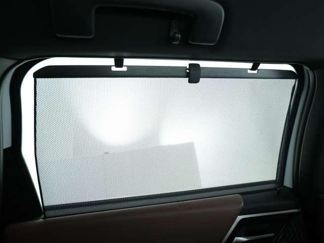 アウトランダーＰＨＥＶ Ｐエグゼクティブパッケージ　ＴＲＡＩＬパッケージ　フードデカール　エンジンフードエンブレム　フードガーニッシュ　大型テールゲートスポイラー　マッドフラップ　フロント・サイド・リヤ・フェンダー部プロテクター（36枚目）