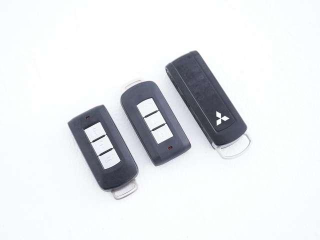 アウトランダー 24G 9V型フローティングナビ マルチアラウンドモニター 純正エンジンスターター 電動リアゲート ハンドルヒーター パドルシフト 防錆塗装歴有 ワンオーナー LEDヘッドライト オートマチックハイビーム(5枚目)