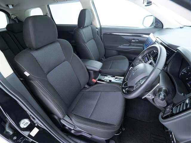 アウトランダー 24G 9V型フローティングナビ マルチアラウンドモニター 純正エンジンスターター 電動リアゲート ハンドルヒーター パドルシフト 防錆塗装歴有 ワンオーナー LEDヘッドライト オートマチックハイビーム(7枚目)