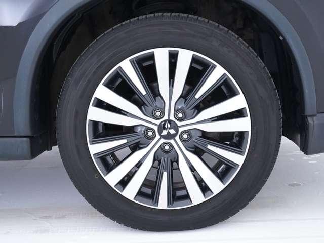 アウトランダー ２４Ｇ　９Ｖ型フローティングナビ　マルチアラウンドモニター　純正エンジンスターター　電動リアゲート　ハンドルヒーター　パドルシフト　防錆塗装歴有　ワンオーナー　ＬＥＤヘッドライト　オートマチックハイビーム（19枚目）