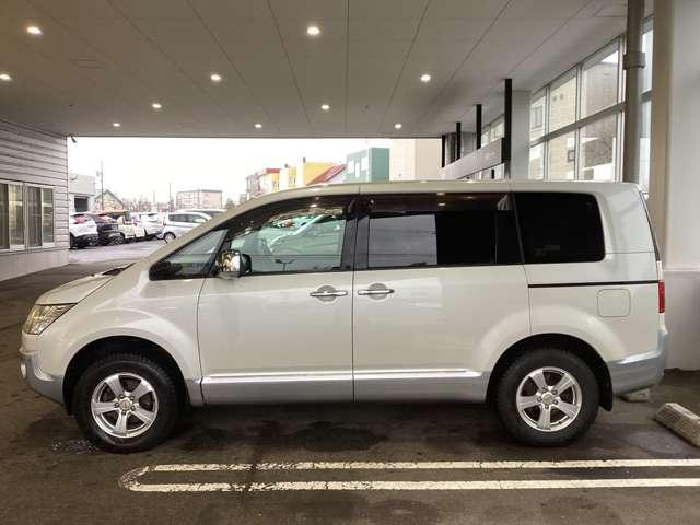 デリカＤ：５ シャモニー　ナビ　後席モニター　電動シート　クルーズコントロール　パドルシフト　助手席側電動スライドドア　ＥＴＣ（3枚目）