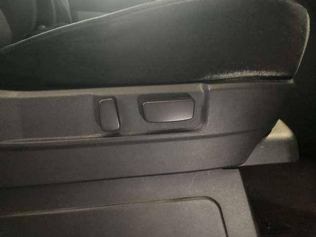 デリカＤ：５ シャモニー　ナビ　後席モニター　電動シート　クルーズコントロール　パドルシフト　助手席側電動スライドドア　ＥＴＣ（8枚目）