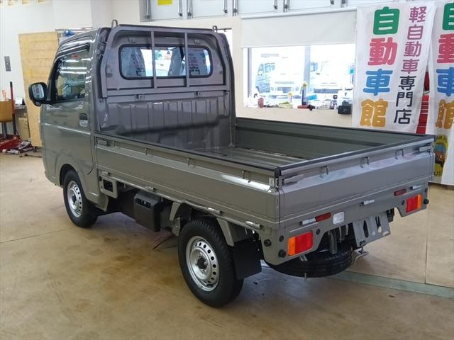 キャリイトラック ＫＣエアコン・パワステ　４ＷＤ　届出済未使用車　衝突軽減ブレーキ　キーレス　アイドリングストップ　誤発進抑制装置　横滑り防止装置　ＰＷ　ＡＢＳ　Ｗエアバッグ　障害物センサー　レーンキープアシスト（4枚目）