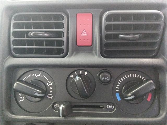 キャリイトラック ＫＣエアコン・パワステ　４ＷＤ　届出済未使用車　衝突軽減ブレーキ　キーレス　アイドリングストップ　誤発進抑制装置　横滑り防止装置　ＰＷ　ＡＢＳ　Ｗエアバッグ　障害物センサー　レーンキープアシスト（12枚目）