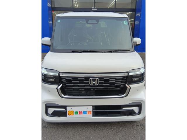 Ｎ－ＢＯＸカスタム ベースグレード　届出済未使用車　衝突軽減ブレーキ　バックカメラ　片側パワースライドドア　シートヒーター　誤発進抑制　横滑り防止　スマートキー　プッシュスタート　ＬＥヘッドライト　アイドリングストップ　純正アルミ（3枚目）