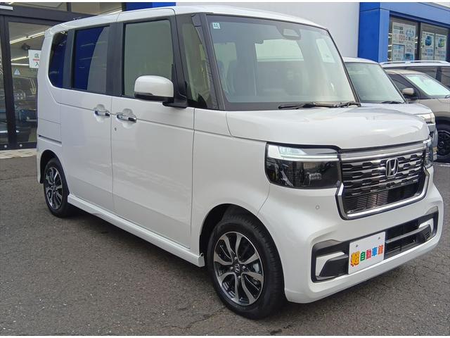 Ｎ－ＢＯＸカスタム ベースグレード　届出済未使用車　衝突軽減ブレーキ　バックカメラ　片側パワースライドドア　シートヒーター　誤発進抑制　横滑り防止　スマートキー　プッシュスタート　ＬＥヘッドライト　アイドリングストップ　純正アルミ（4枚目）