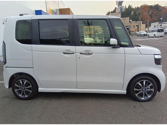 Ｎ－ＢＯＸカスタム ベースグレード　届出済未使用車　衝突軽減ブレーキ　バックカメラ　片側パワースライドドア　シートヒーター　誤発進抑制　横滑り防止　スマートキー　プッシュスタート　ＬＥヘッドライト　アイドリングストップ　純正アルミ（5枚目）