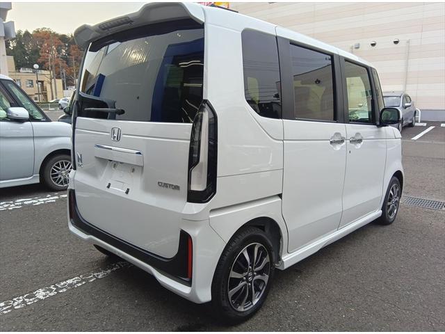 Ｎ－ＢＯＸカスタム ベースグレード　届出済未使用車　衝突軽減ブレーキ　バックカメラ　片側パワースライドドア　シートヒーター　誤発進抑制　横滑り防止　スマートキー　プッシュスタート　ＬＥヘッドライト　アイドリングストップ　純正アルミ（6枚目）