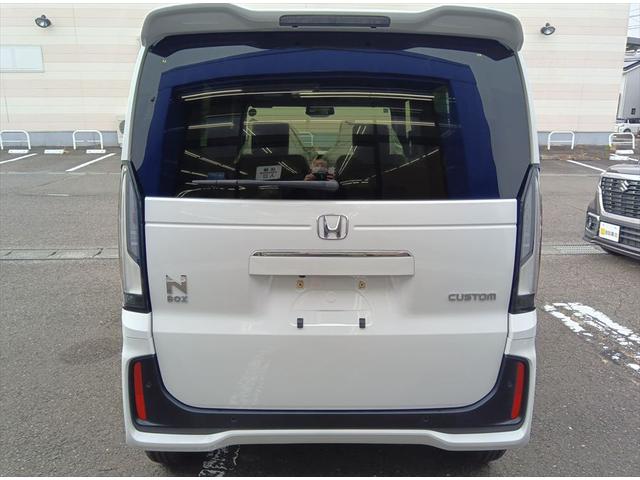 Ｎ－ＢＯＸカスタム ベースグレード　届出済未使用車　衝突軽減ブレーキ　バックカメラ　片側パワースライドドア　シートヒーター　誤発進抑制　横滑り防止　スマートキー　プッシュスタート　ＬＥヘッドライト　アイドリングストップ　純正アルミ（7枚目）