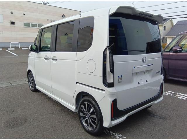 Ｎ－ＢＯＸカスタム ベースグレード　届出済未使用車　衝突軽減ブレーキ　バックカメラ　片側パワースライドドア　シートヒーター　誤発進抑制　横滑り防止　スマートキー　プッシュスタート　ＬＥヘッドライト　アイドリングストップ　純正アルミ（8枚目）