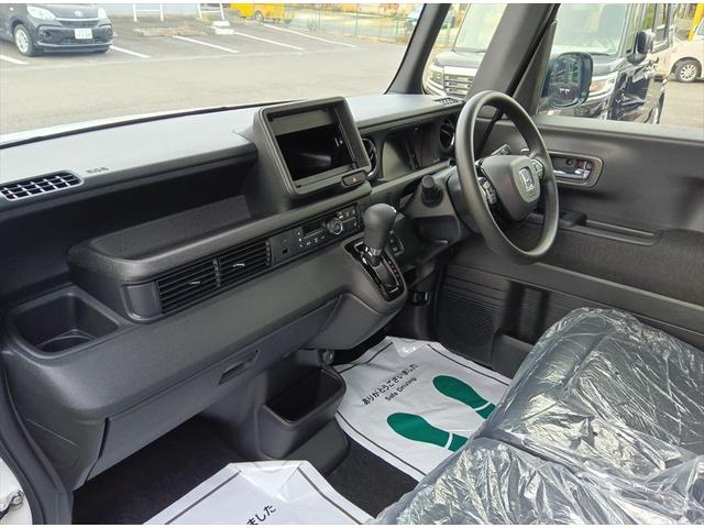 Ｎ－ＢＯＸカスタム ベースグレード　届出済未使用車　衝突軽減ブレーキ　バックカメラ　片側パワースライドドア　シートヒーター　誤発進抑制　横滑り防止　スマートキー　プッシュスタート　ＬＥヘッドライト　アイドリングストップ　純正アルミ（17枚目）
