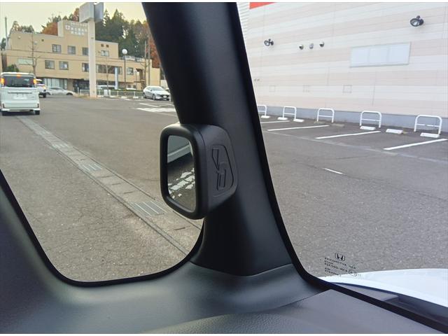 Ｎ－ＢＯＸカスタム ベースグレード　届出済未使用車　衝突軽減ブレーキ　バックカメラ　片側パワースライドドア　シートヒーター　誤発進抑制　横滑り防止　スマートキー　プッシュスタート　ＬＥヘッドライト　アイドリングストップ　純正アルミ（30枚目）