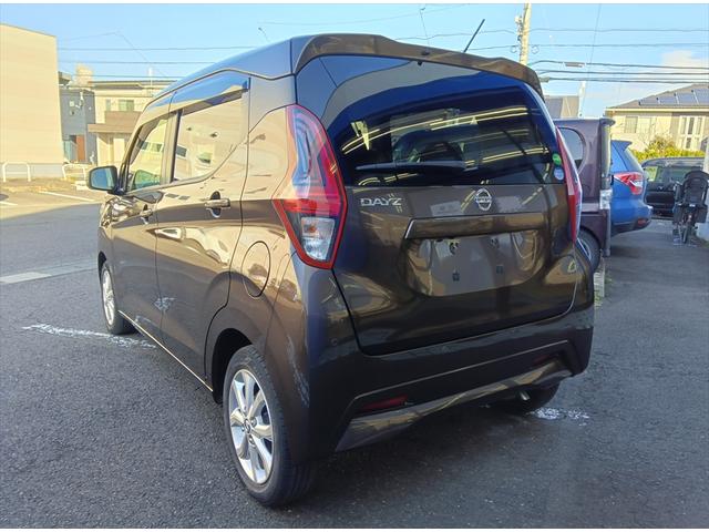 デイズ Ｘ　衝突軽減ブレーキ　バック・全周囲カメラ　ドラレコ　禁煙車　誤発進抑制　横滑り防止装置　スマートキー　プッシュスタート　純正アルミホイール　Ｗ・サイドエアバック　ＡＢＳ　アイドリングストップ　Ａライト（5枚目）