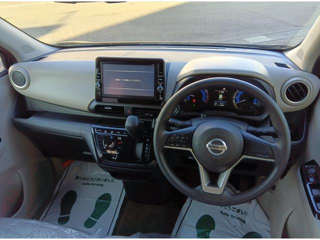 デイズ Ｘ　衝突軽減ブレーキ　バック・全周囲カメラ　ドラレコ　禁煙車　誤発進抑制　横滑り防止装置　スマートキー　プッシュスタート　純正アルミホイール　Ｗ・サイドエアバック　ＡＢＳ　アイドリングストップ　Ａライト（9枚目）