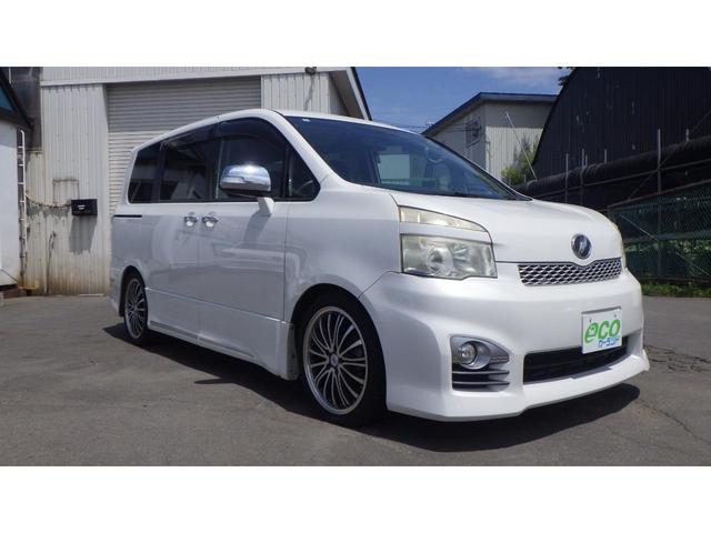 ヴォクシー ＺＳ　煌ＩＩ　４ＷＤ　ＥＴＣ　バックカメラ　ナビ　両側電動スライドドア　スマートキー　電動格納ミラー　３列シート　ウォークスルー　ＣＶＴ　　盗難防止システム　衝突安全ボディ（2枚目）